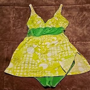 Ladies Gently Worn Sz 10 Sparkling Green & Yellow 2 PC  Swimwear, Defect Free..